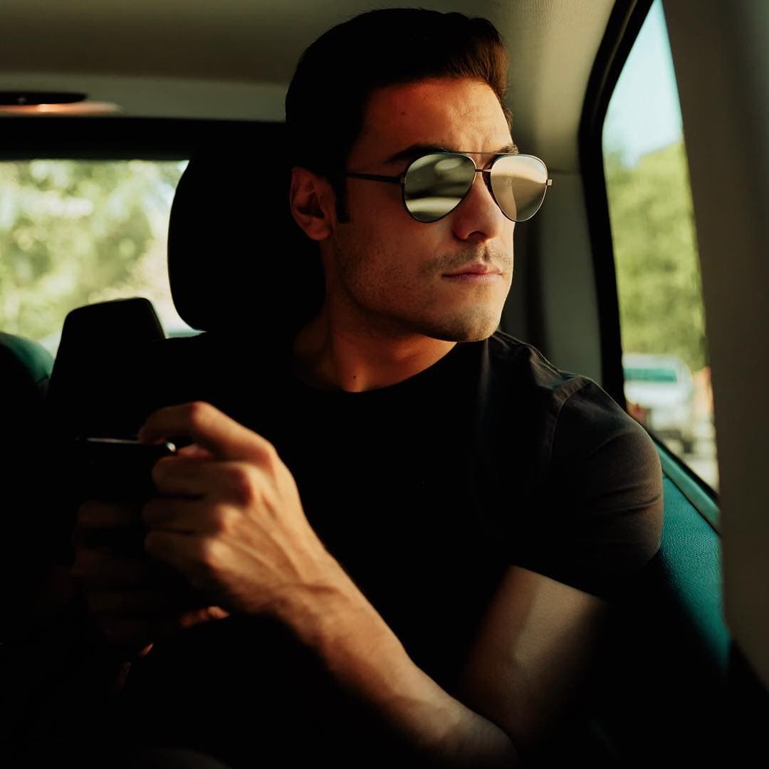 Carlos Rivera recibe albures por esta foto en Instagram