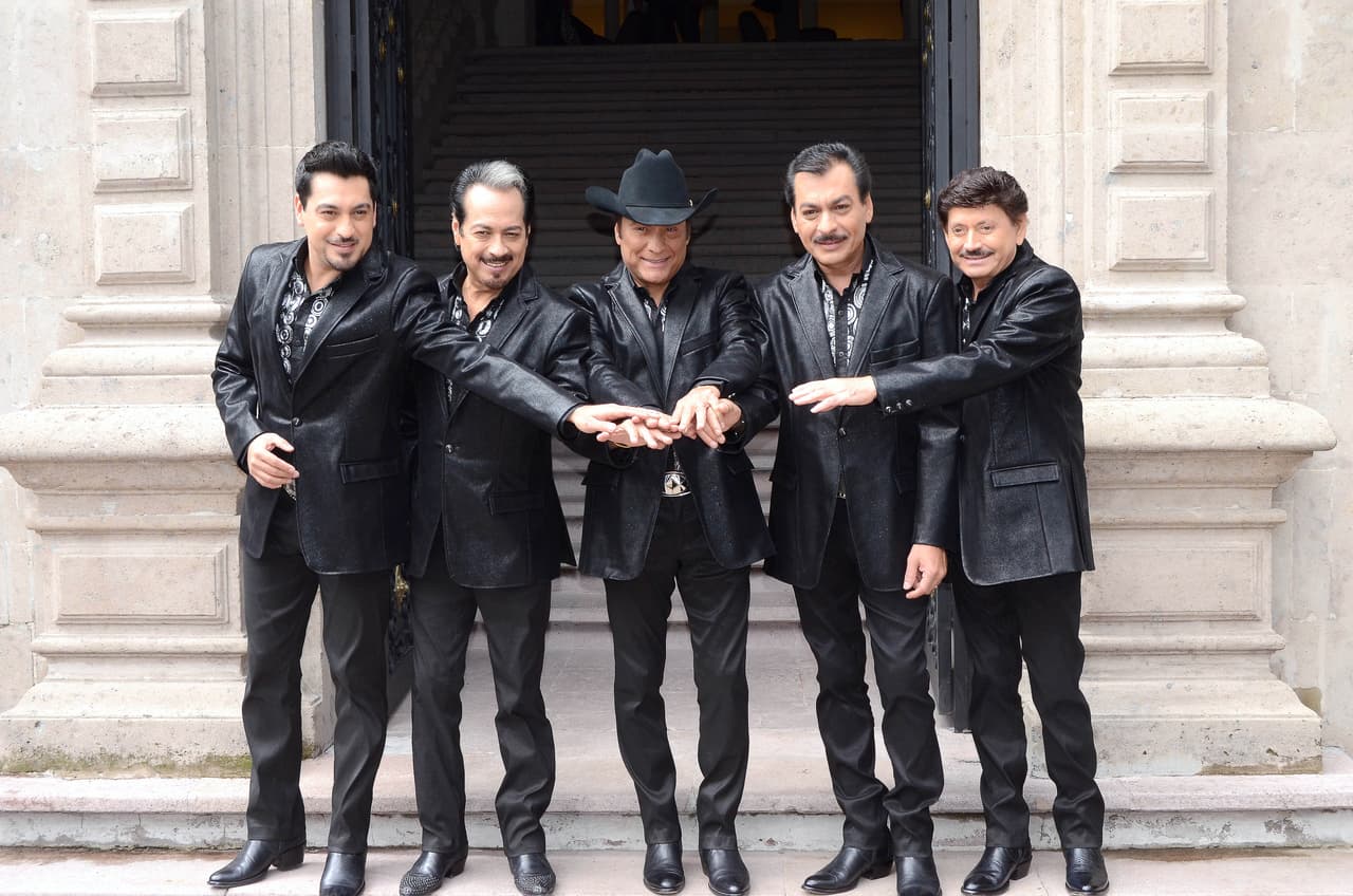 Los Tigres del Norte dedican canción a la comunidad LGBT+ y fans reaccionan.