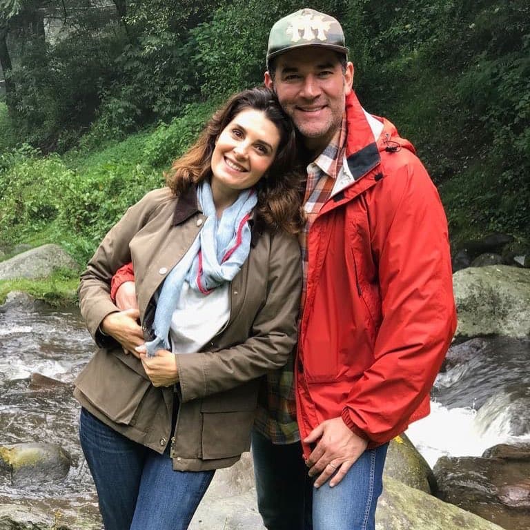 Eduardo Santamarina se deja toquetear por una reportera