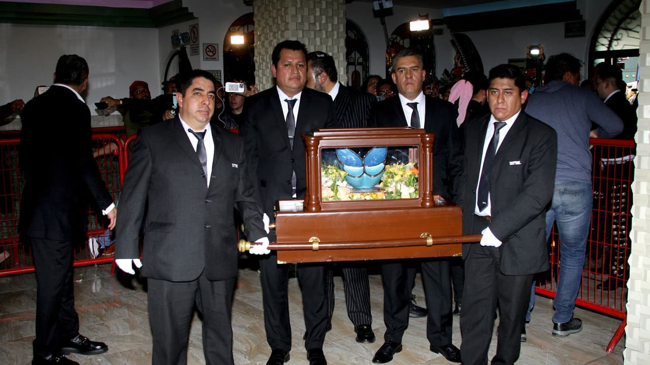 La urna con las cenizas de Paquita la del Barrio estuvo presente durante el homenaje a la cantante en CDMX