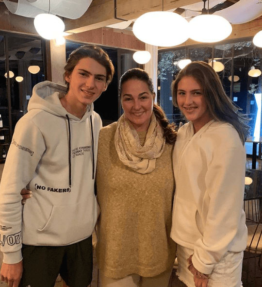 Poco más de dos años después, en septiembre de 2006, nacería su hija Luciana, quien también es muy parecida a Cauduro, quien fuera la imagen del entonces 'Canal de Las Estrellas' en la década de 1990.