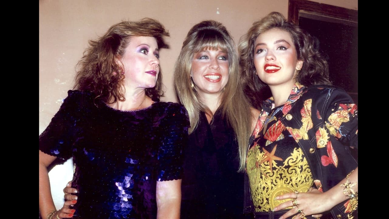 Laura Zapata junto a sus hermanas, Thalía y Ernestina Sodi