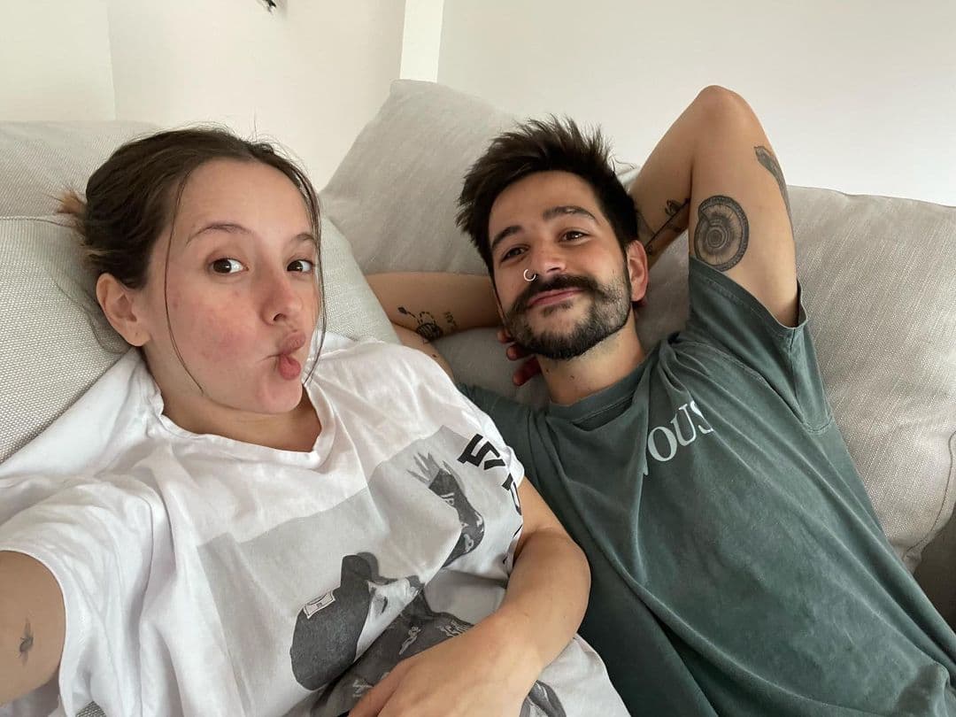 El cantante mostró como pocas veces a su hija y esposa.