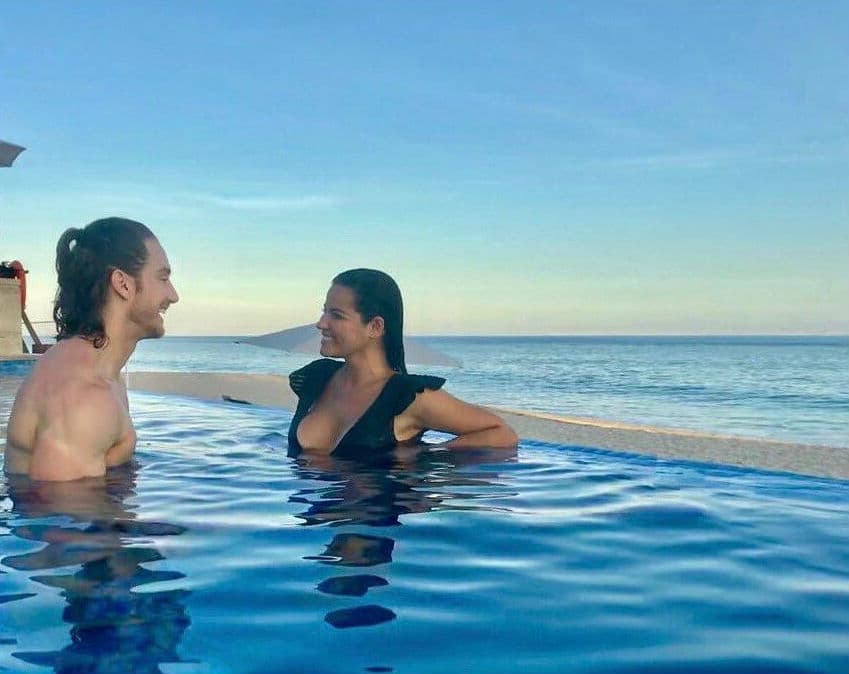 Los protagonistas de 'Mi pecado' se mostraron muy sonrientes