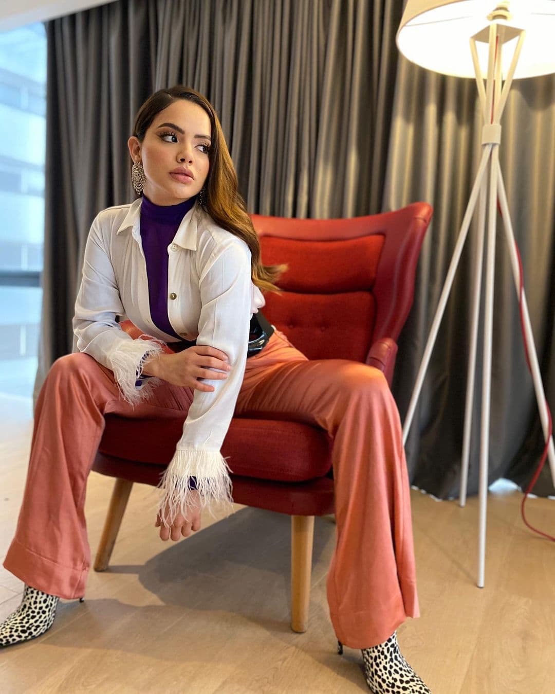 “Yo empiezo a hacer esa novela siendo fan de todos los que estaban en esa novela y el chavito, que fue mi crush de toda la vida, en la primaria, me dicen ‘Vas a ser pareja de él’. Entonces yo me estaba muriendo del nervio. No lo creía y después terminó siendo mi novio cuatro años… Fue mi primer novio, mi primer beso, mi primer amo”, detalló la actriz.