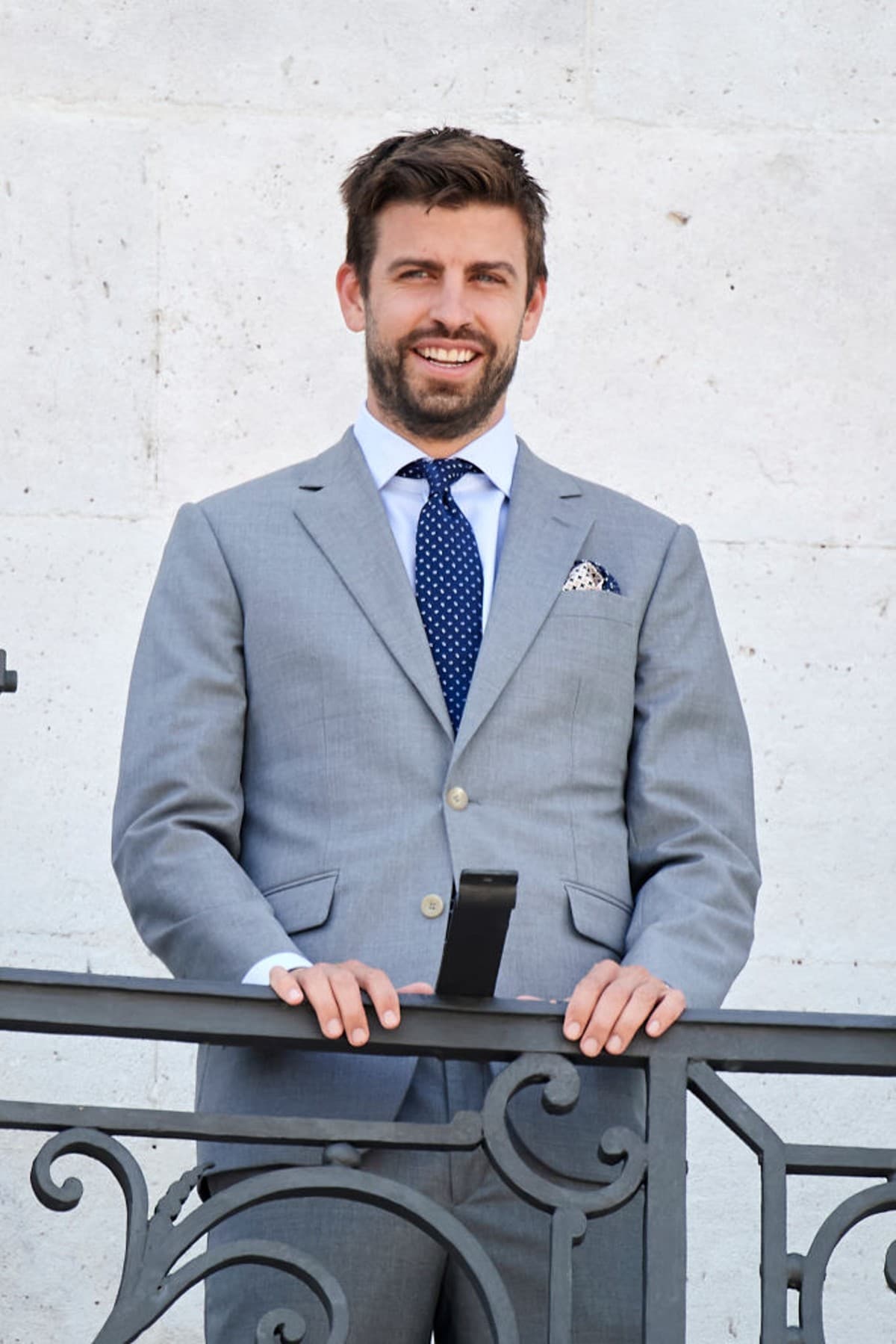 Gerard Piqué fue captado besando a Clara Chía Marti, joven que se presume es su nueva novia.