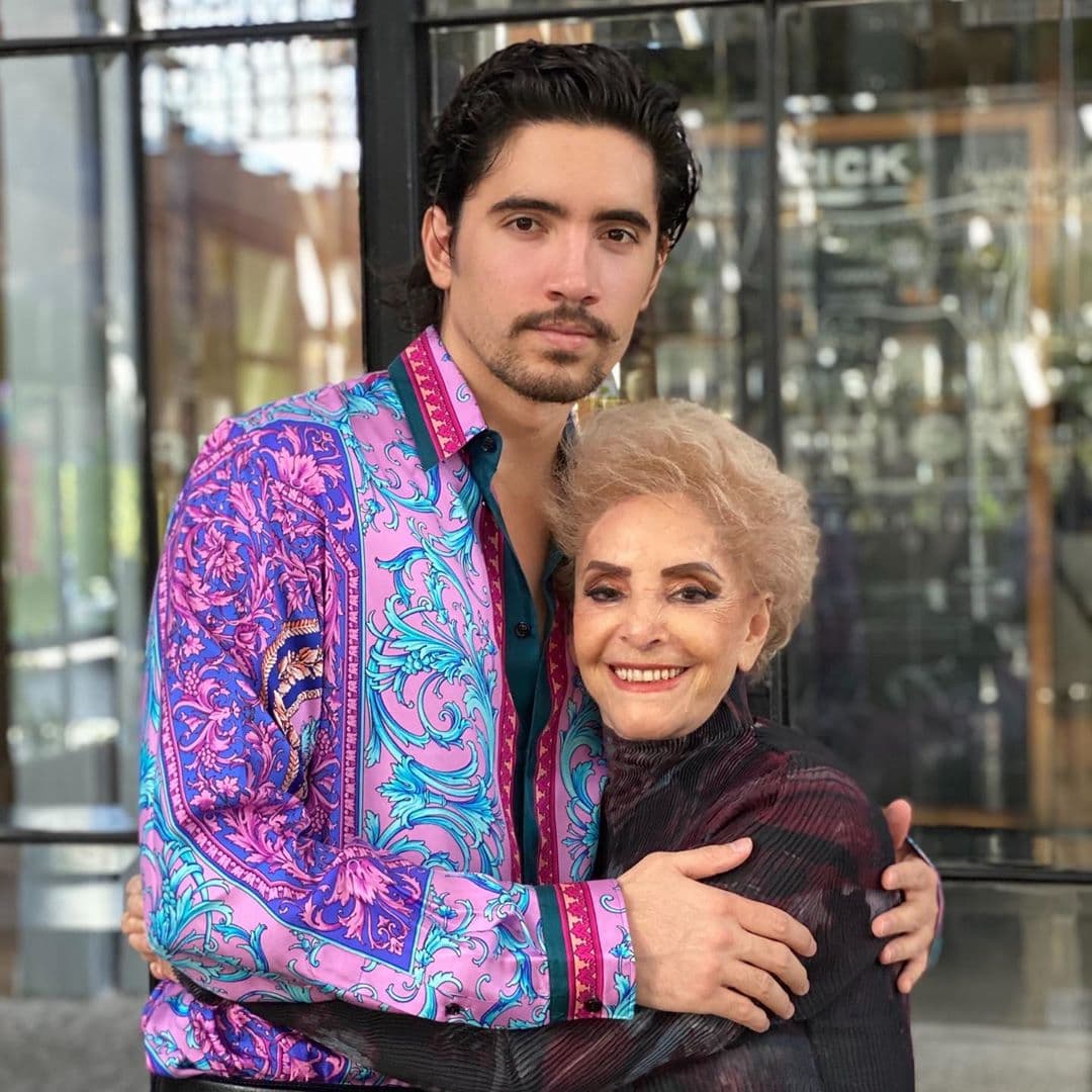 Su abuelita, doña Cuquita, fue otra de los integrantes de la familia Fernández que estuvo en el selecto evento.