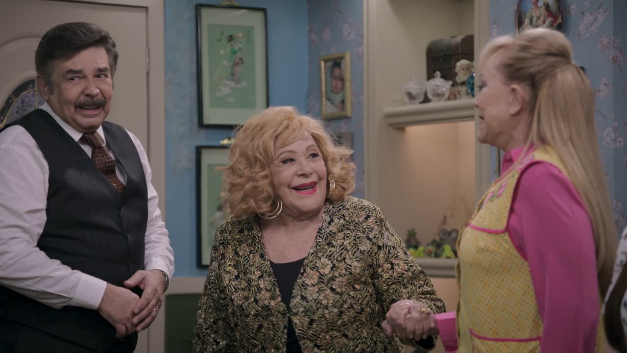 Como el administrador le va con el chisme a Doña Silvia Pinal, ésta llega al departamento de los López.