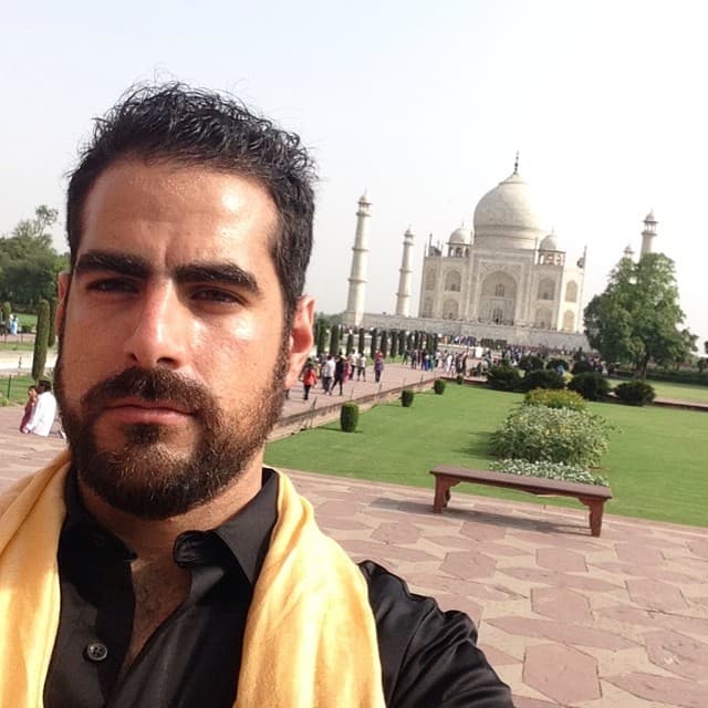 Pese a esto, el actor mexicano se ha mantenido en contacto con sus seguidores a través de Instagram, perfil social donde suele compartir detalles de su vida privada y a la vez, el cambio físico que ha tenido en los últimos años.