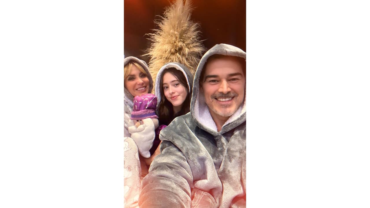 Carmen Muñoz, Juan Ángel Esparza y su hija Cosette Esparza.