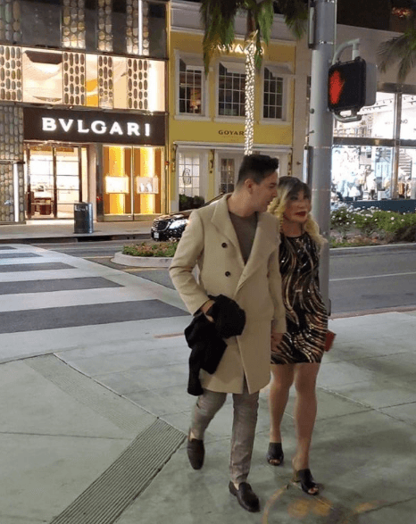 En cuanto a su profesión, la pareja de Lyn May es un cantante del género cumbia-pop y radica en la ciudad de Los Ángeles, California.
