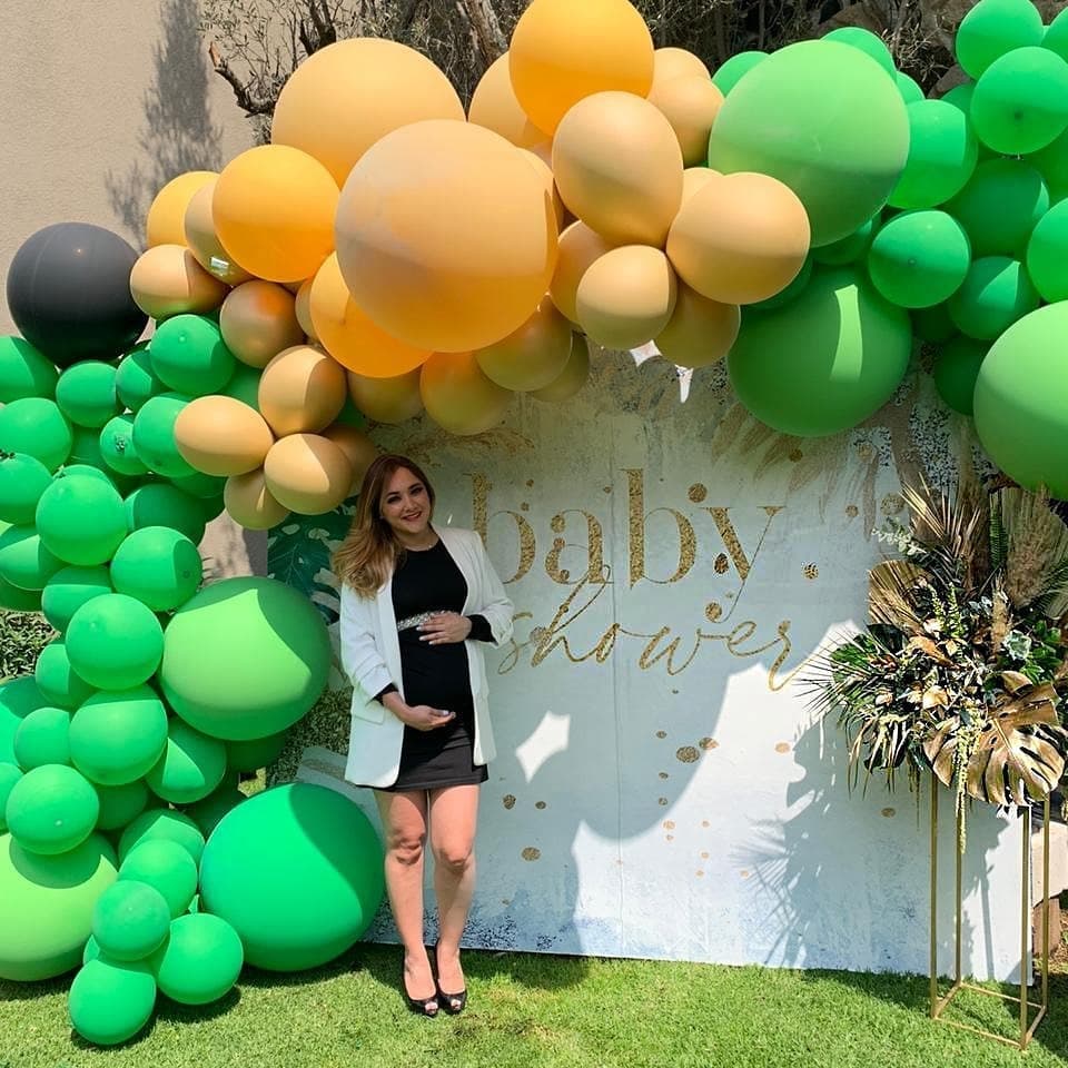 Tras mostrar por primera vez su pancita en bikini, ahora Sherlyn causó revuelo en redes sociales al celebrar su primer baby shower con siete meses de embarazo.
