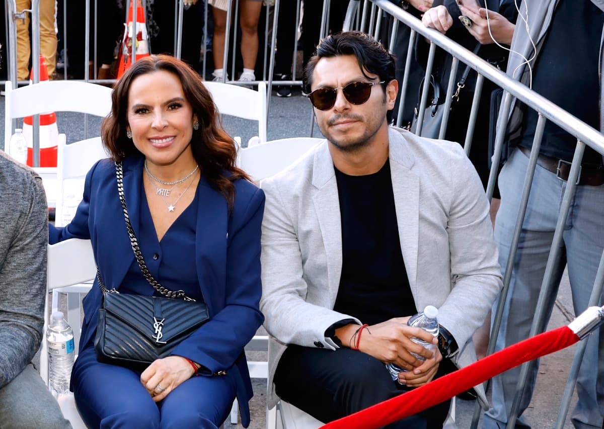 Egdar Bahena posó así junto a la actriz en un evento en Los Ángeles