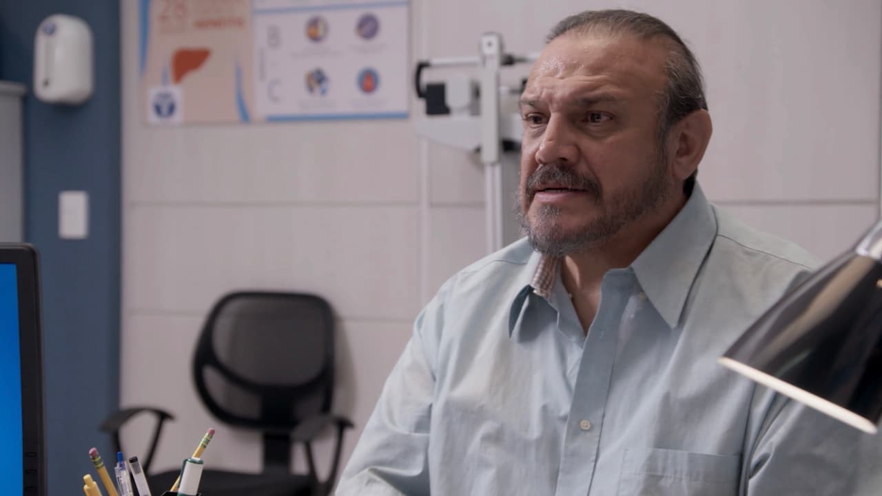 Darío (Héctor Cruz) es un albañil que llega a consulta externa ya que tiene problemas del corazón y debe ser operado.
<br>