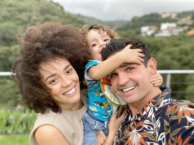 Ferdinando Valencia y Brenda Kellerman celebran emotivo bautizo de su hijo Tadeo