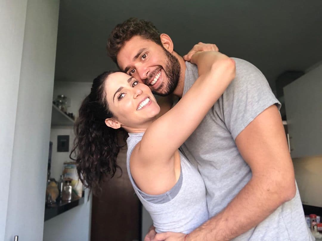 Pablo, hermano de Fernanda Castillo, conquistó a Eva Cedeño, con quien vive un tórrido romance y la cual le dedicó una tierna felicitación de cumpleaños