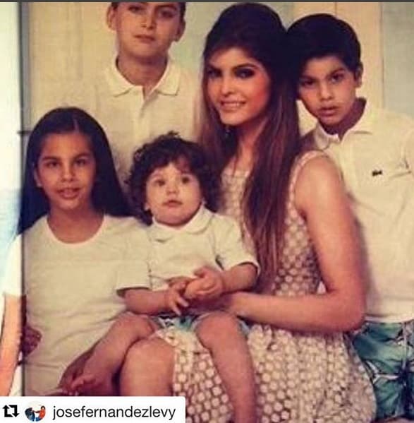 Ana Bárbara con Paula y José Emilio, hijos de José María Fernández Pirru