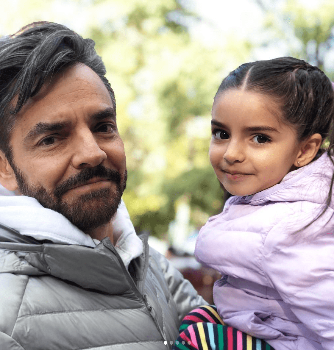 Después de haber sido padre en tres ocasiones anteriores con tres diferentes mujeres, 
<b>Eugenio Derbez </b>volvió a tener un hijo con Alessandra Rosaldo en el 2014. Aitana se convirtió en la consentida de su papá, este no esperaba volver a tener un retoño a sus 53 años de edad. La pequeña de 5 años de edad es la compañera de juegos de su sobrina Kailani de 2, hija de su hermana mayor, Aislinn.