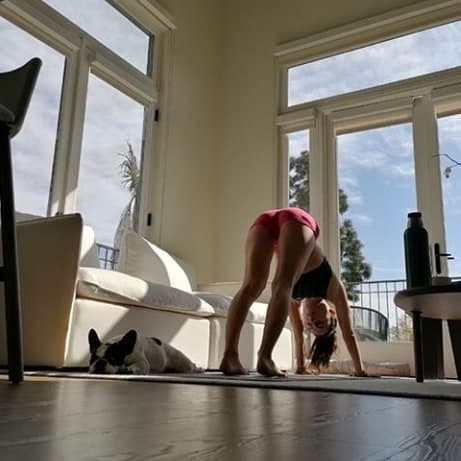 “Me parece terrible, y creo que es el momento adecuado para hablar de eso, que las mujeres no podamos tener amigos, me hicieron lo mismo con Marco Polo. Marco Polo y Juan Pablo son mis mejores amigos desde hace 18 años y cada vez que yo viajo con un hombre que no es mi pareja, tengo algo que ver con él, ¿por qué formamos parte de eso? Son fotos de unos amigos”, expresó Marimar.
<br>