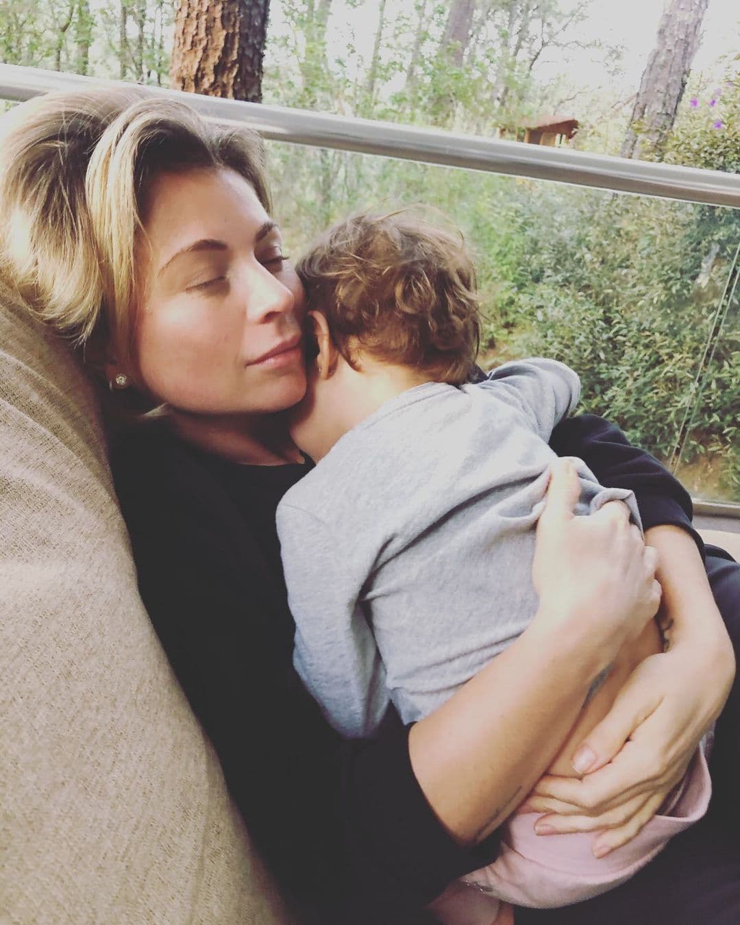 Ludwika Paleta protagoniza la foto más tierna con sus mellizos y los dejó ver como nunca antes