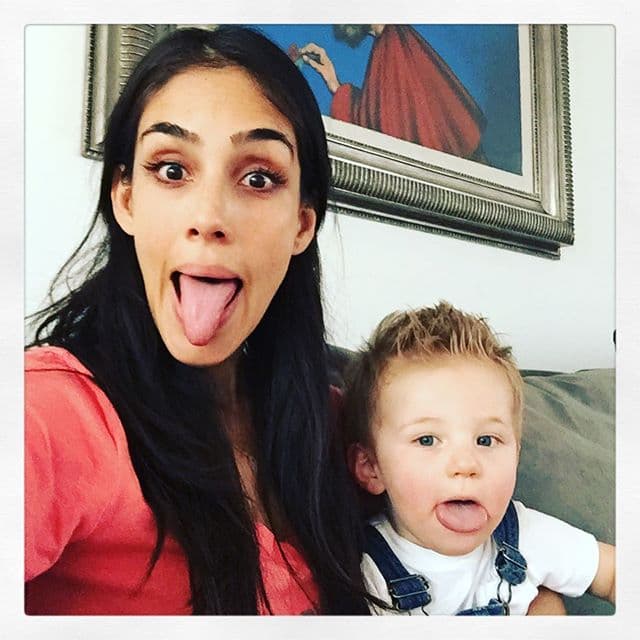 Cuando Sandra Echeverría se convirtió en mamá guardó celosamente las primeras imágenes de su hijo, por lo que fue hasta octubre del año suguiente cuando, para el primer cumpleaños de Andrés, la actríz compartió fotos con su bebé.