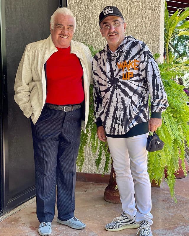 Vicente Fernández Jr. estremece al publicar foto junto al cantante: "Te amo padre"