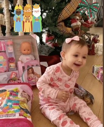 Finalmente, Marlene Favela fue otra de las famosas que subió a sus historias de Instagram cómo fueron los segundos Reyes Magos de su pequeña Bella, de un año de edad. La pequeña recibió algunos muñecos, así como un auto deportivo para bebés.