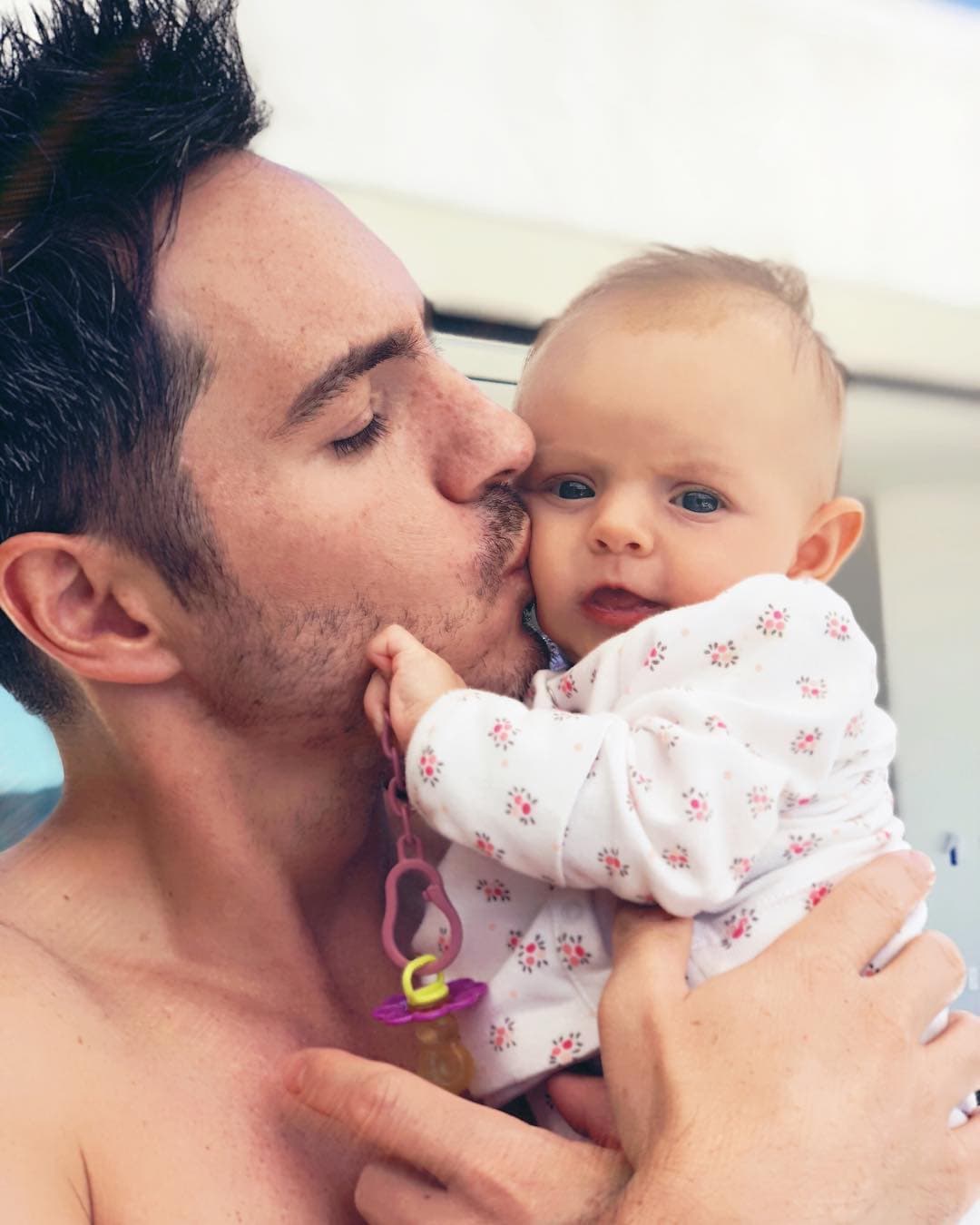 Mauricio Ochmann es el orgulloso papá de Lorenza y Kailani