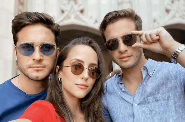 En la misma línea, ambos hermanos son muy unidos a su hermana Natalia, lo cual se puede apreciar en sus respectivos perfiles sociales.