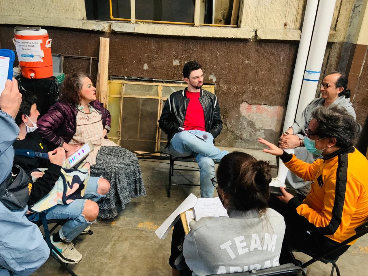 Antes de las grabaciones el equipo de producción y actores se reunieron para dar lectura a los libretos.