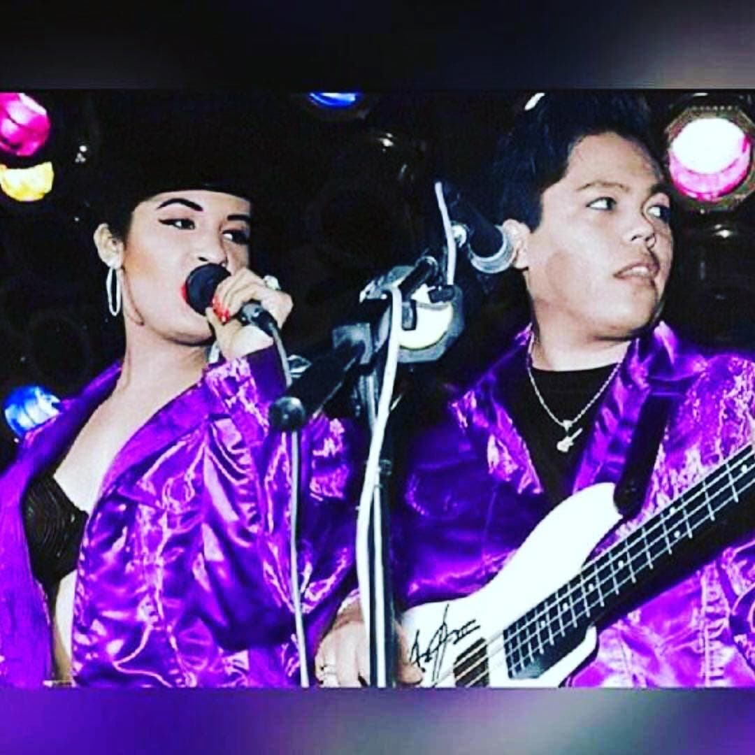 El encargado de compartir las emotivas imágenes es su hermano A.B. Quintanilla III, quien a través de su cuenta oficial de Instagram muestra momentos inéditos de la fallecida cantante.