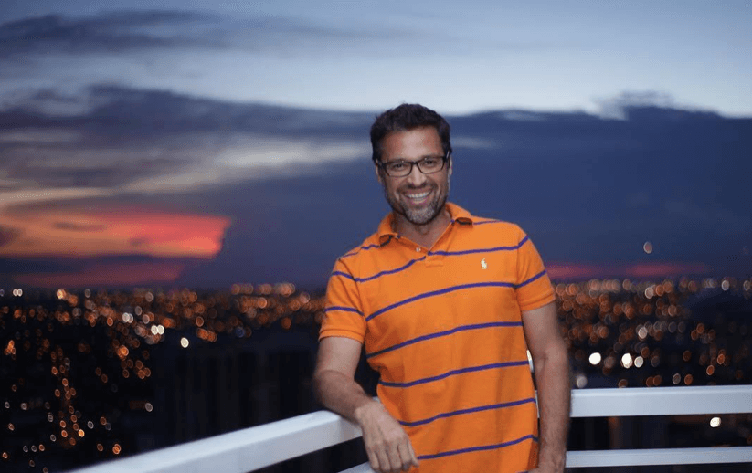 En 2004, Sousa contraería matrimonio con el actor Ricardo Álamo, también venezolano y recordado por protagonizar la telenovela 'Rebeca', en la que ella también participó. Sin embargo, tiempo después se divorciaría de él. "Lo que pasa es que también llegó un momento que él estaba haciendo otras cosas en Venezuela (...) Y pues él quería quedarse en Venezuela, empezó eso y ya entre una cosa y otra pues yo dije ‘no, yo estoy muy joven", reveló la actriz en una entrevista con la periodista Mara Patricia Castañeda.