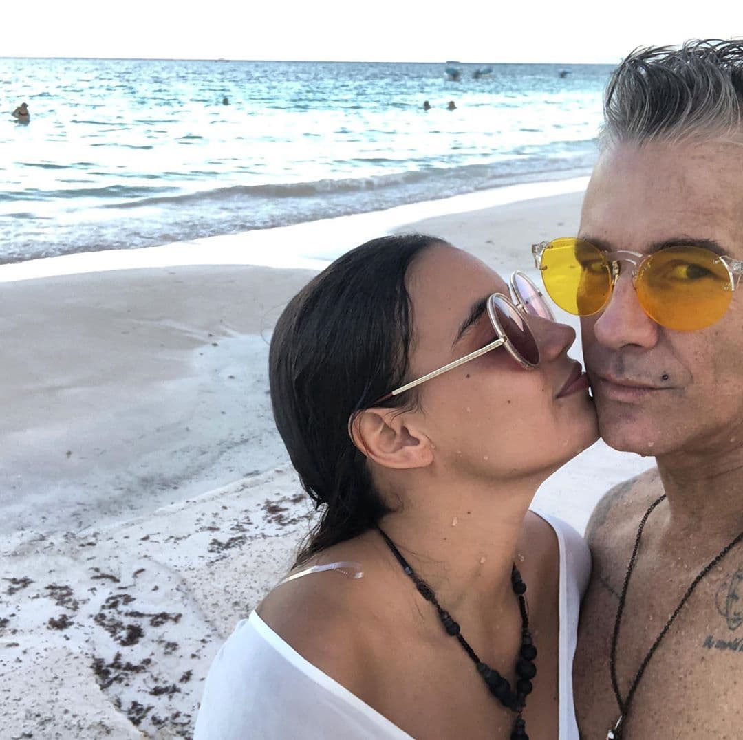A casi un mes de este anuncio, este lunes 21 de septiembre se dio a conocer que el actor se convertirá en padre, pues María Gabriela está a punto de cumplir cuatro meses y medio de embarazo.