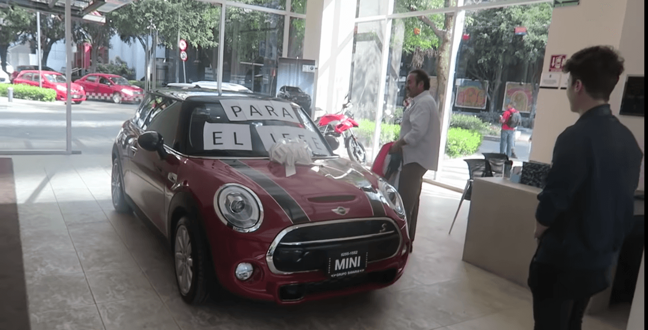 Regalos que artistas han hecho a sus padres tras volverse famosos