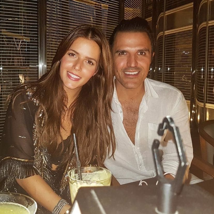 La historia de amor de Claudia Álvarez y Billy Rovzar no inició el día en que un amigo en común los presentó, sino varios meses después.