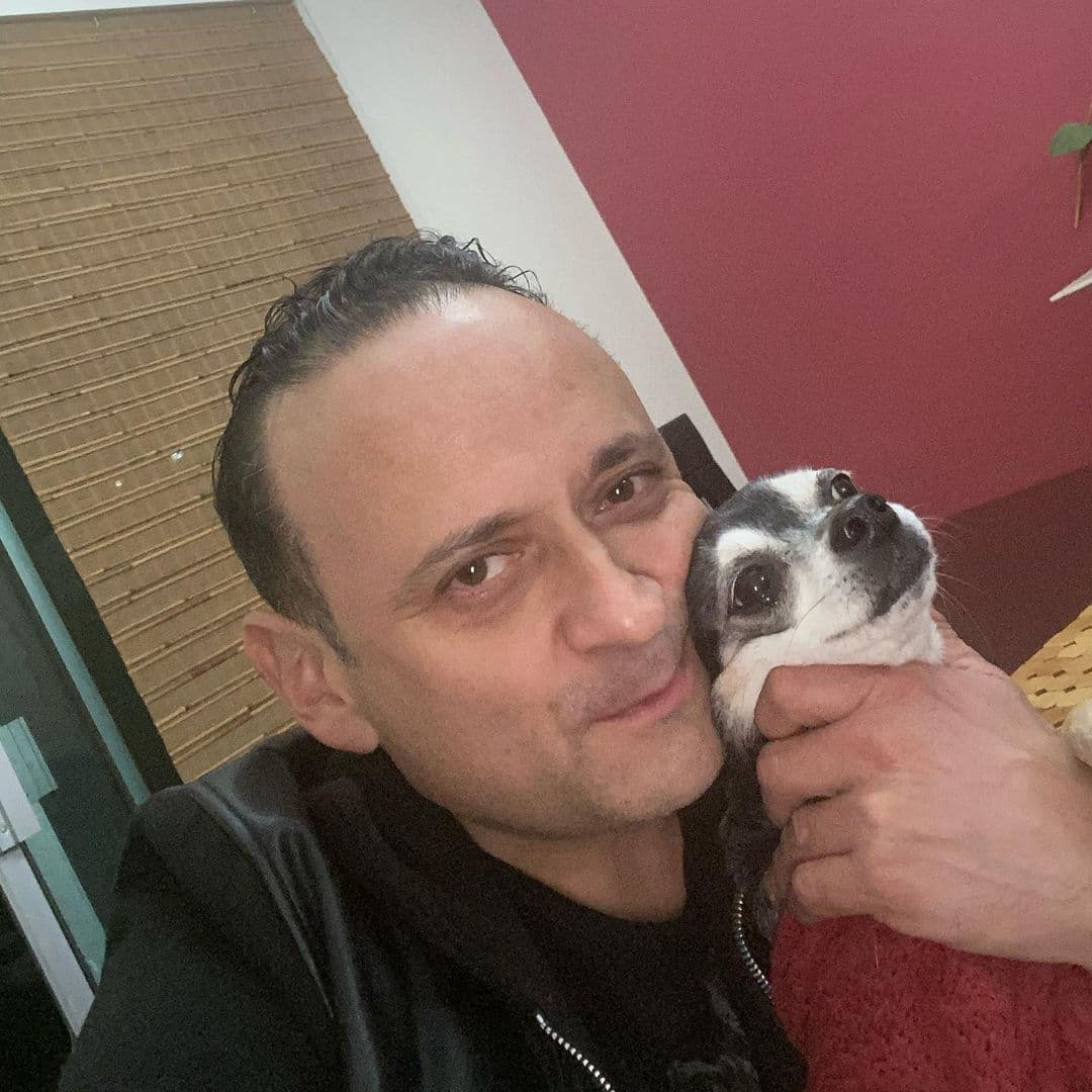 Por el momento, Lalo España, nuestro querido 'Germán', no cuenta con un novio o pareja oficial que haya salido a la luz pública.