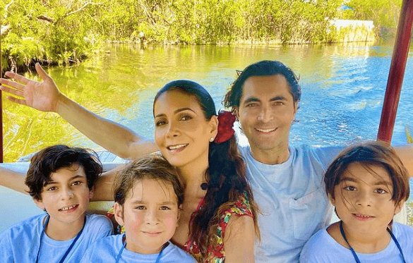 Desde entonces, la pareja ha permanecido juntos y han formado una tierna familia junto a sus hijos: Luca, quien nació en 2011, y los mellizos Alesso y Matteo, quienes llegaron al mundo en 2013. Actualmente, residen en Los Ángeles, California y, recientemente, celebraron su décimo aniversario con una boda simbólica.