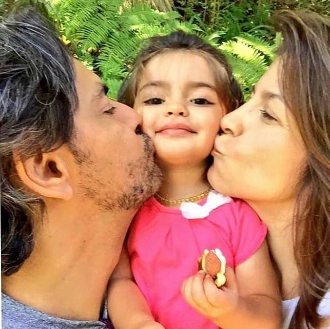 En redes sociales consiguió infinidad de mensajes, en los que los fans destacaron que todos eran clones. “Idéntica a Derbez”, “Todos son iguales”, “Ella es el vivo retrato de su abuela”, “Parece la versión mini de Aislinn”, “Qué bonita niña, trae el gen Derbez”, “Más bella imposible, es Aislinn de niñita”, señalaron.