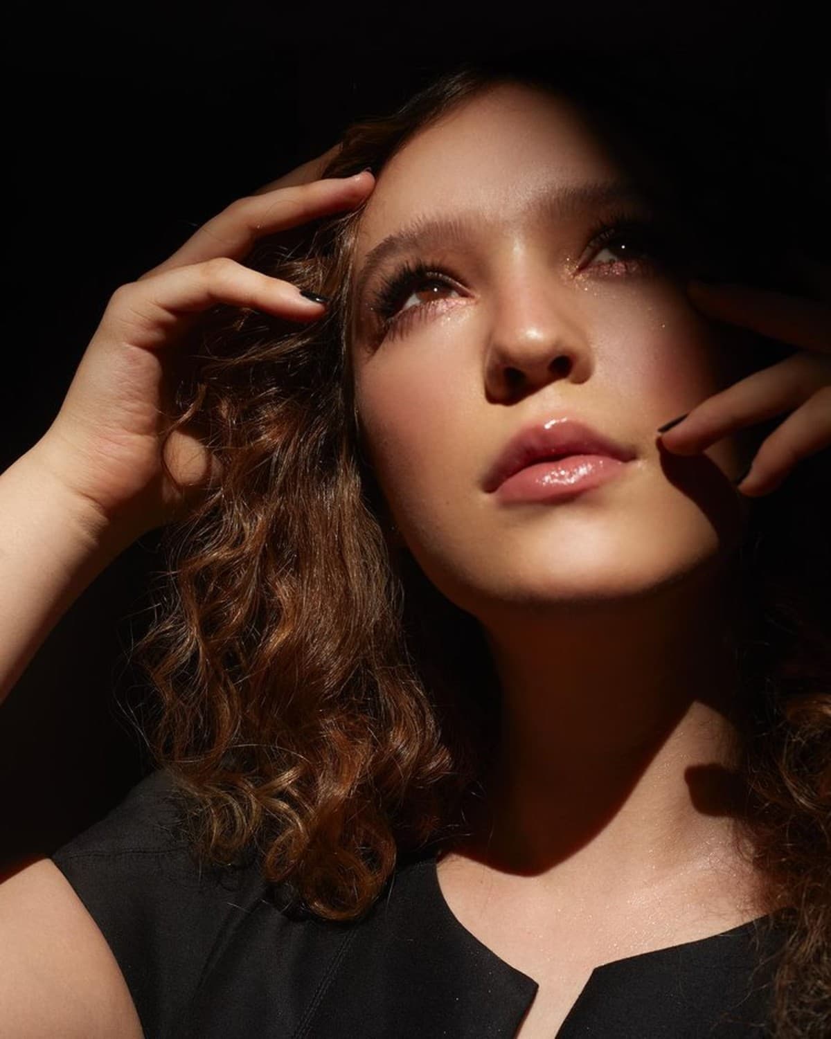 Mía, hija de Andrea Legarreta, se deja ver como pocas veces en top y presumiendo cinturita