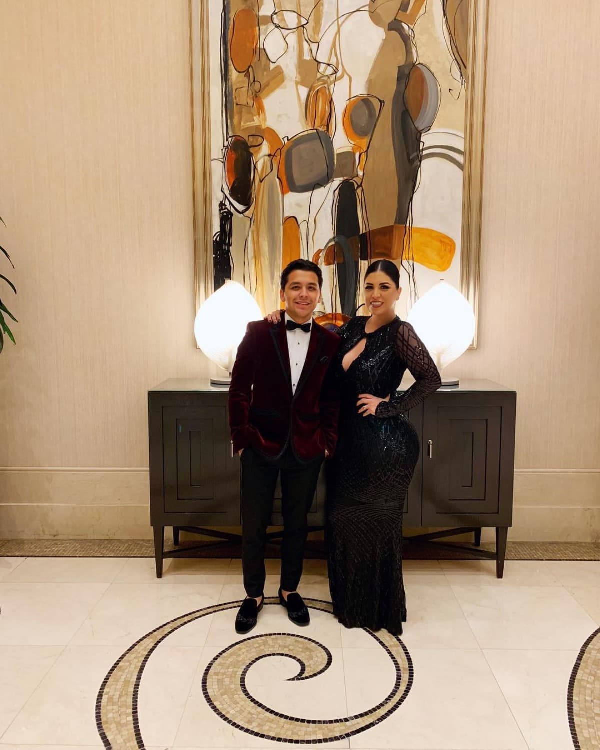 La antigua disquera del cantante podría meter a la cárcel a sus padres