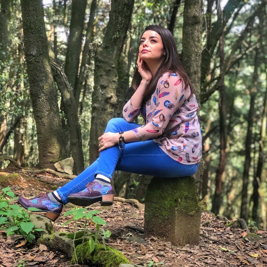 A sus 34 años, Violeta Isfel sigue luciendo como una adolescente. Incluso, en repetidas ocasiones, sus seguidores le han hecho saber que su hijo es tan idéntico a ella que hasta podría ser su hermano.