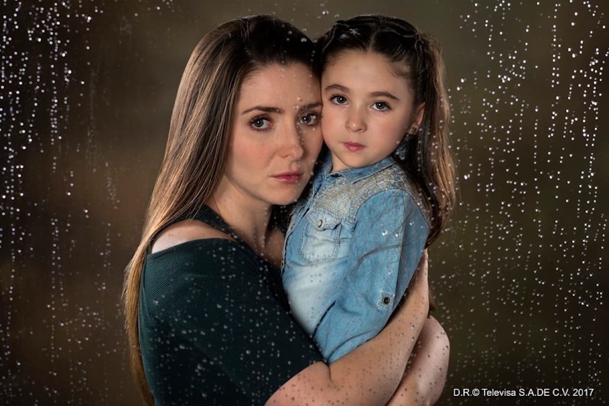 Actrices de La doble vida de Estela Carrillo sorprenden al protagonizar insólita foto