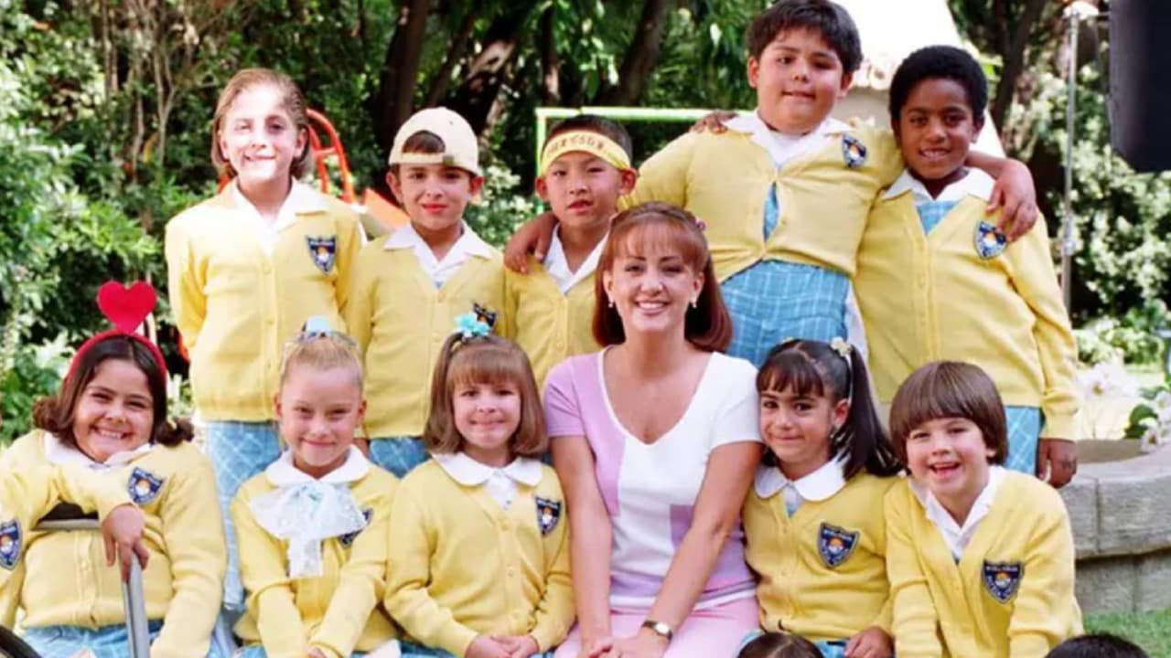 Actor de ¡Vivan los niños! se compromete y muestra el lujoso anillo en fotos