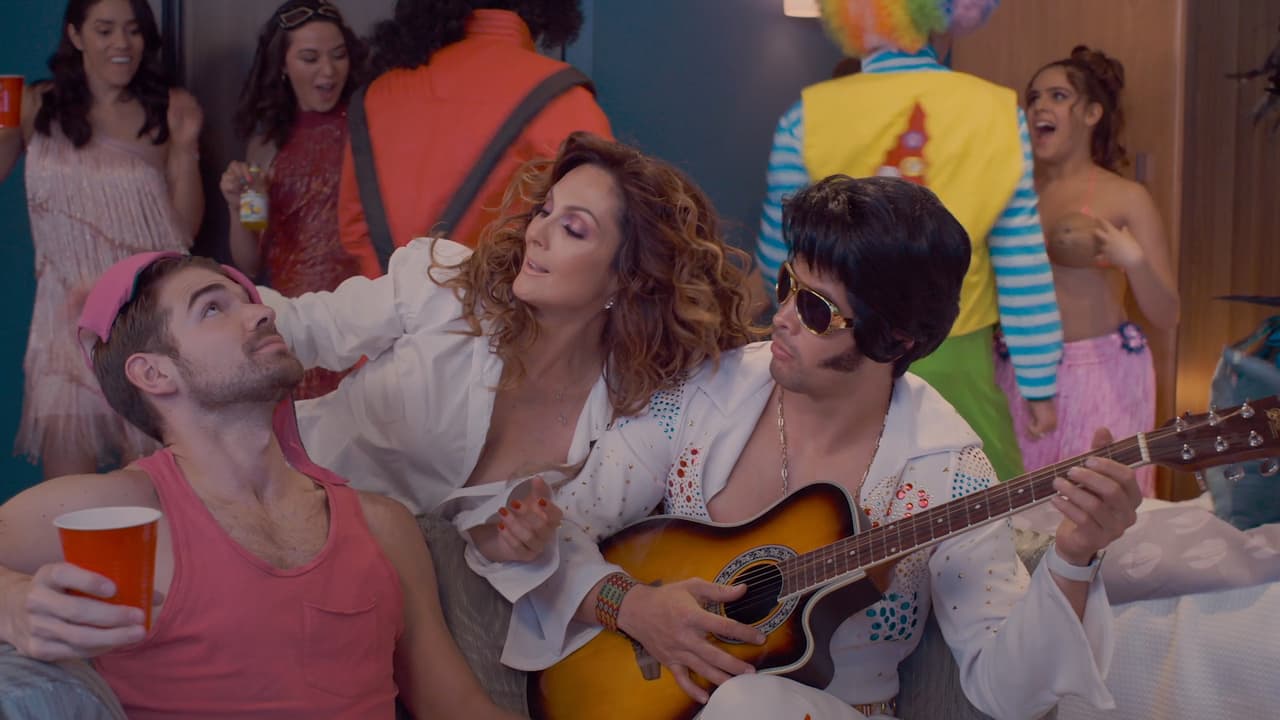 En esta misma ensoñación, Diana organizó una fiesta donde había un gorila, un payaso, bailarinas de carnaval, un Elvis Prestley y ella estaba vestida sólo con una camisa de su esposo.