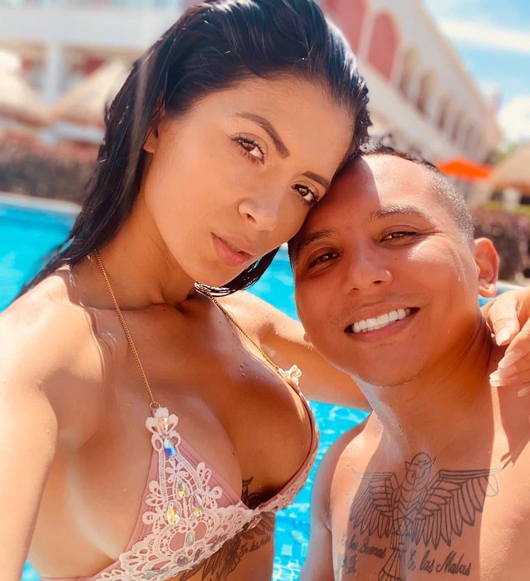 Kimberly Flores impacta con abdomen marcado y Edwin Luna reacciona con peculiar piropo