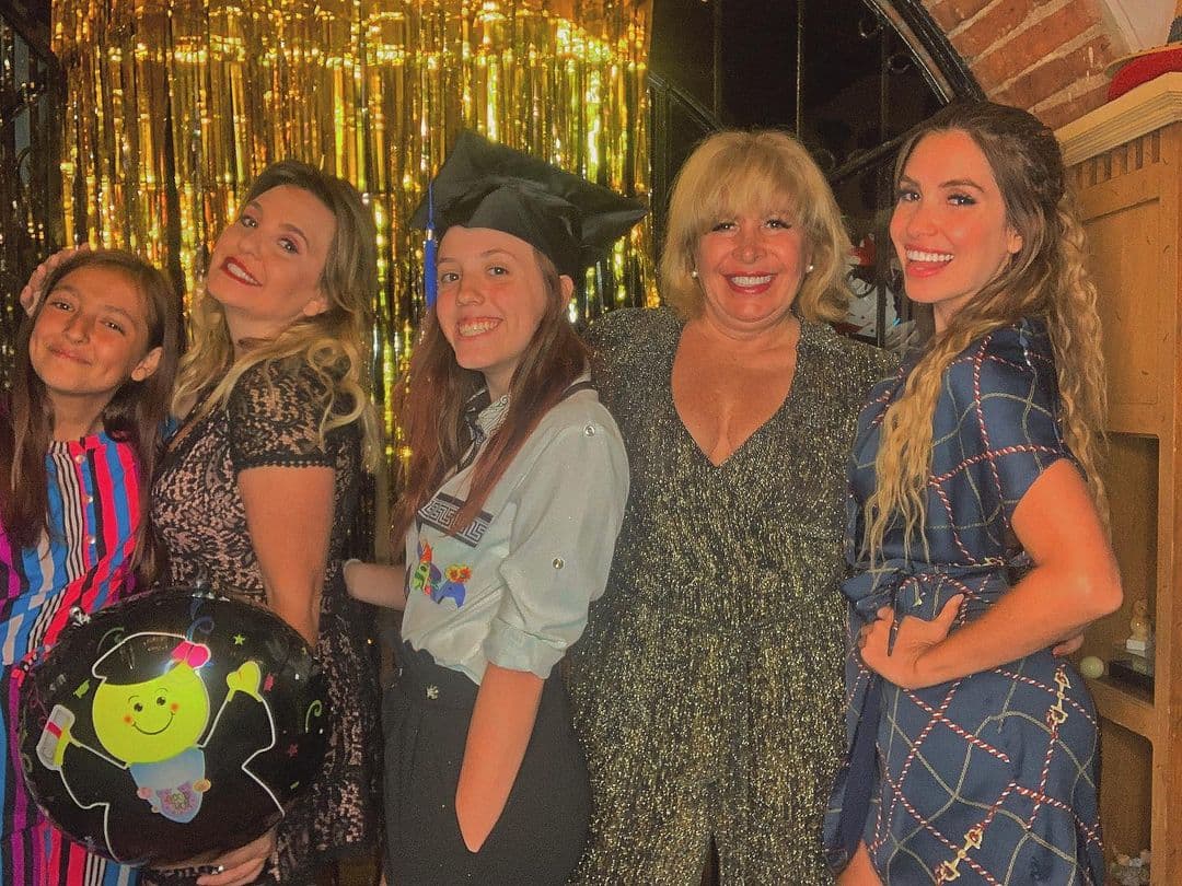 Andrea Rodríguez, productora de Hoy, tiene dos hijas: Paulina y Natalia, a quienes constantemente muestra en redes sociales. Pero en los últimos días, su primogénita Paulina González es quien más ha llamado la atención tras celebrar su primer aniversario con su novia, por eso te presentamos más sobre la vida de la sobrina de la fallecida Magda Rodríguez.