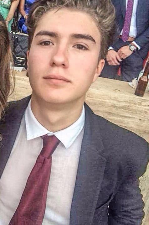 El joven, quien actualmente tiene 20 años, enfocó su carrera en el teatro.