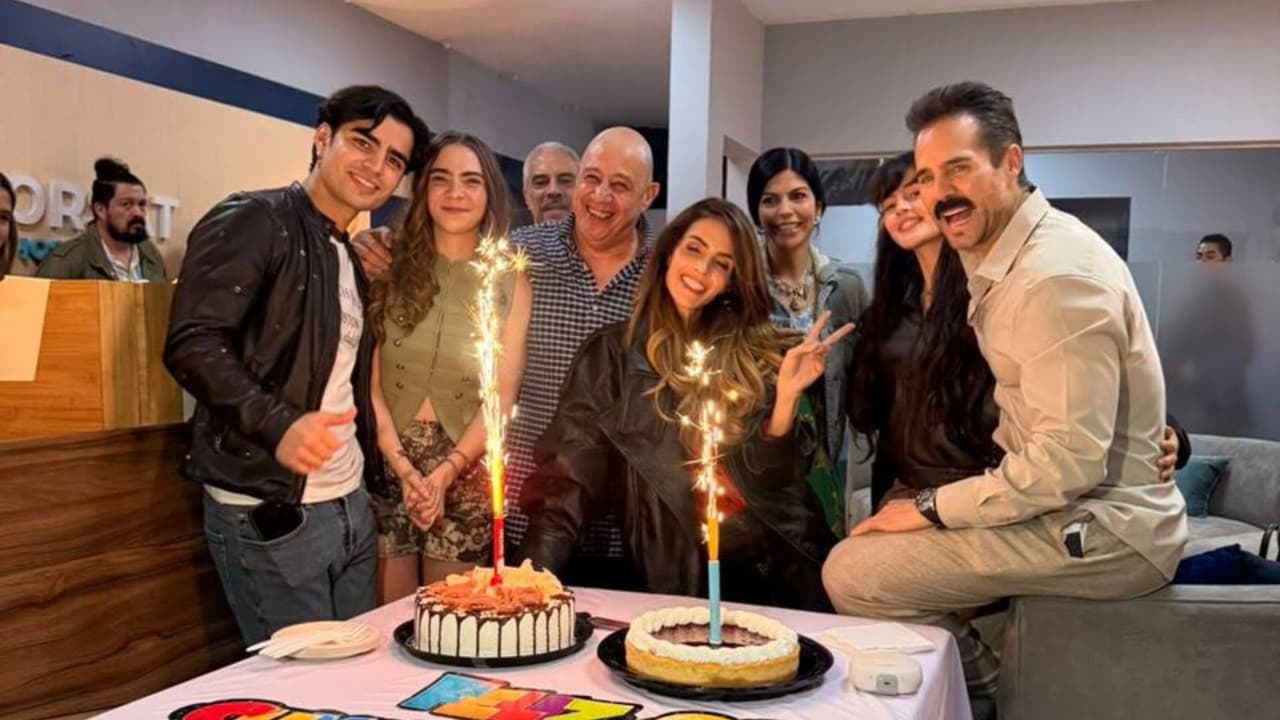 Elenco de Cruzando Destinos: Marruecos en el Corazón sorprende a Claudia Álvarez en plenas grabaciones