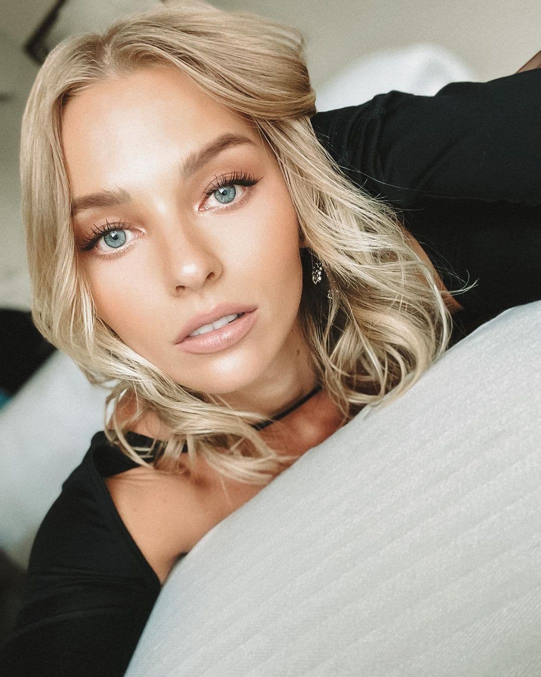 Irina Baeva deja con la boca abierta al mostrar, como nunca, a su hermana