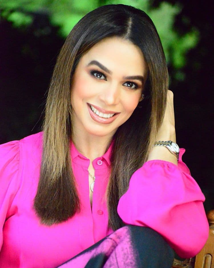 Biby Gaytán posa en Instagram y luce más joven que nunca